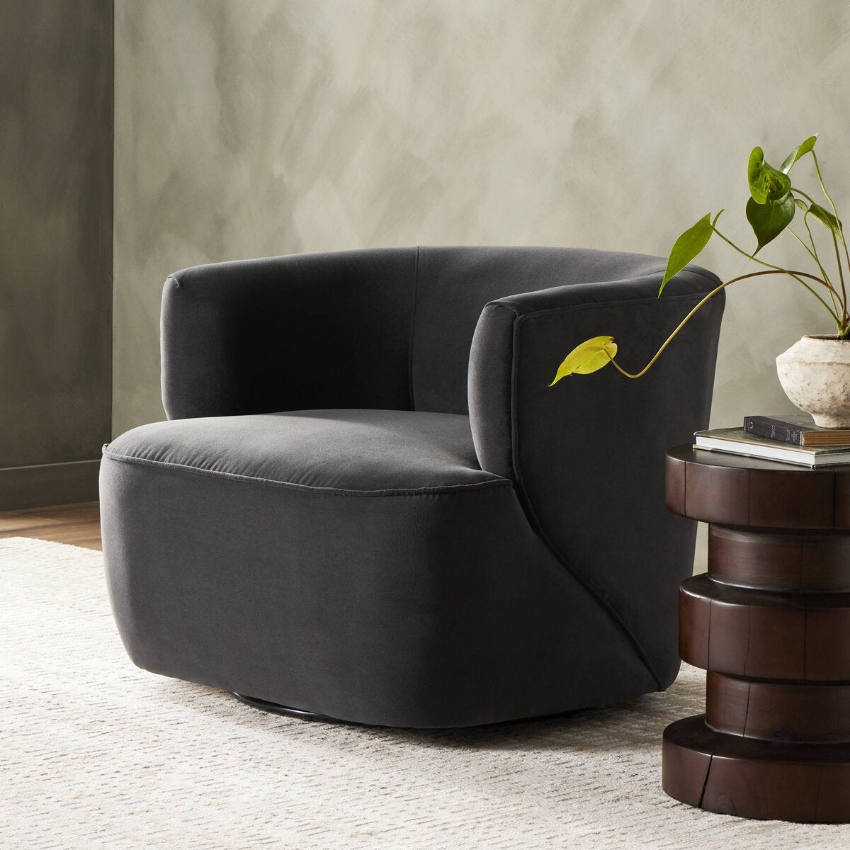 Mila Swivel Chair