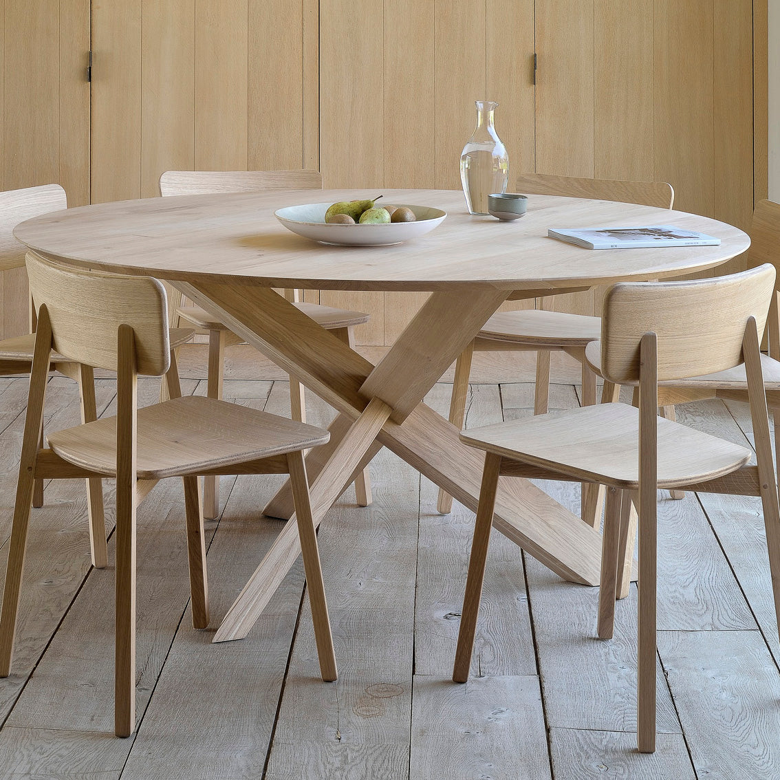 circle japandi dining table