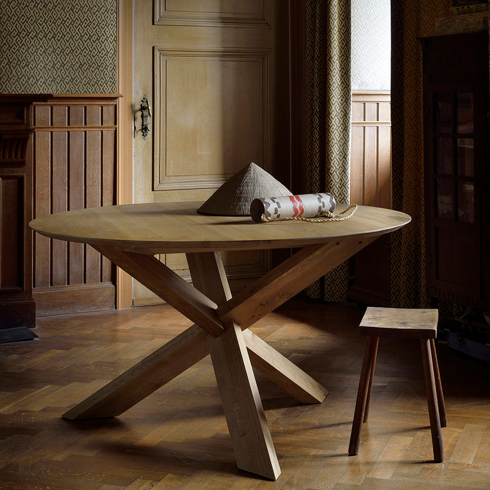 circle japandi dining table