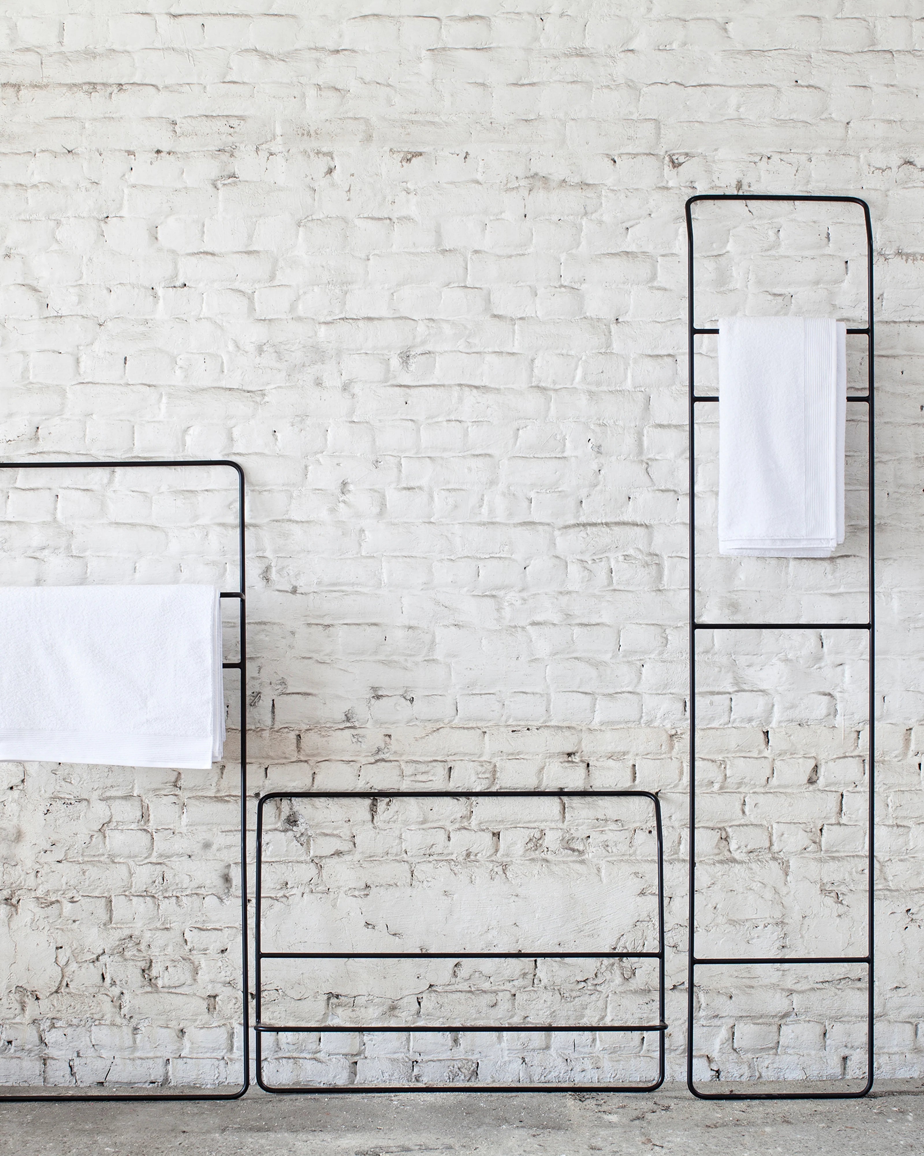 Juno Black Wall Towel Rack